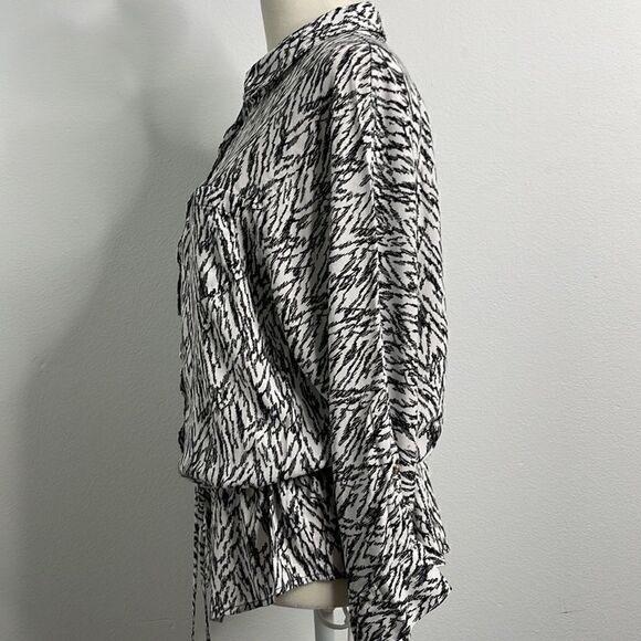 Thalia and Sodi rayon blouse.  Size Medium. 3/4 length sleeve that rolls up. - Picture 2 of 9